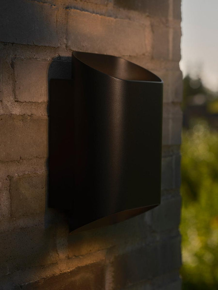 Nico 22 Round Maxi vegglampe utendørs opp/ned IP54 GU10-Utebelysning vegg opp og ned-Nordlux-Svart-2618191003-Lightup.no