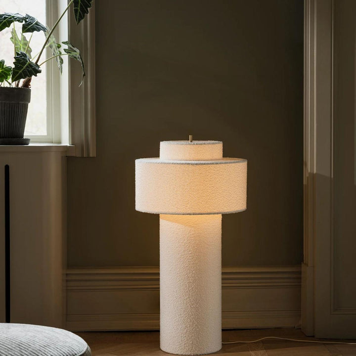 Noah gulvlampe-Gulvlamper-Globen Lighting-Hvit bouclé-706308-Lightup.no