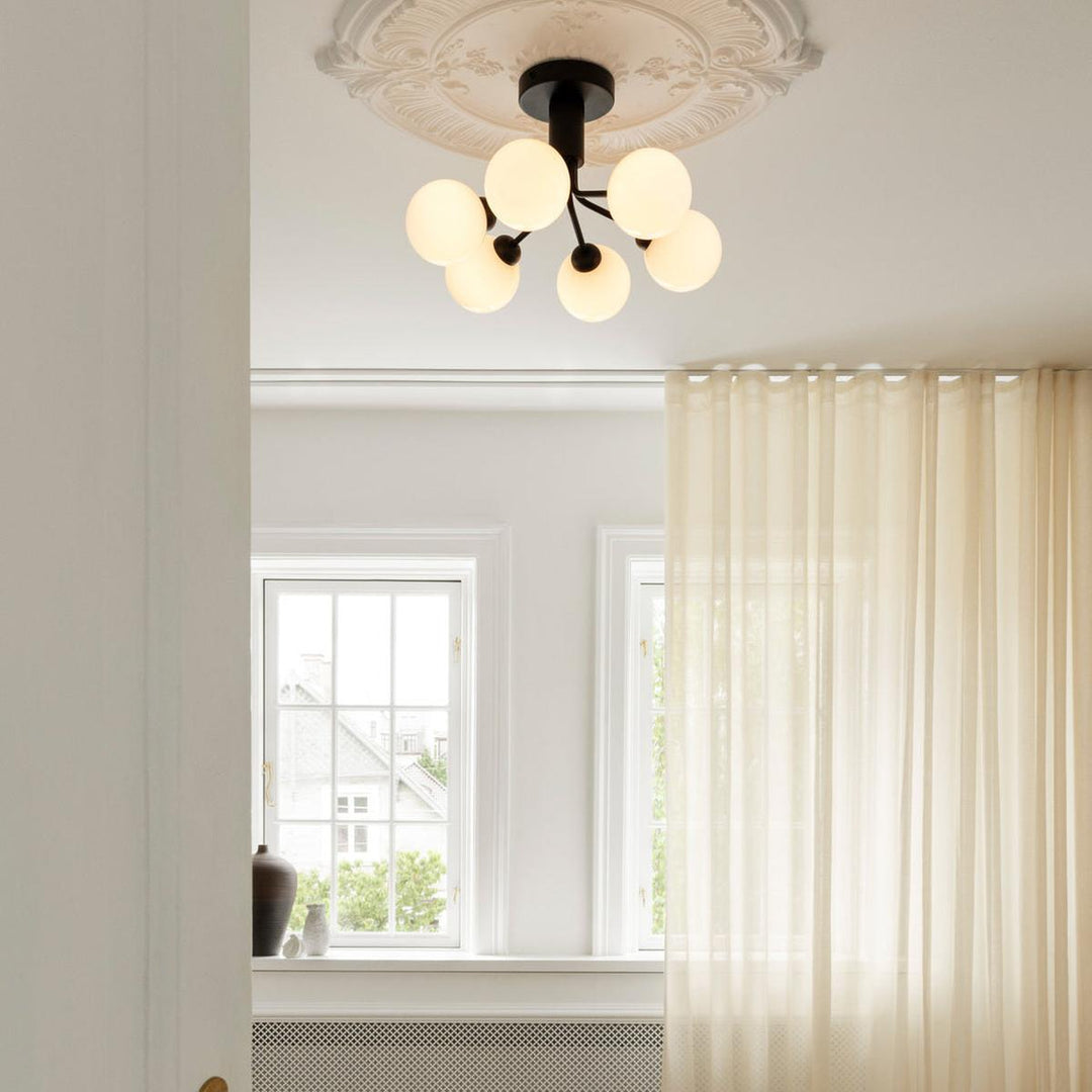 Nuura Apiales 6 ceiling - Satengsort / Opal glass - Nua__2059007 - Lightup.no