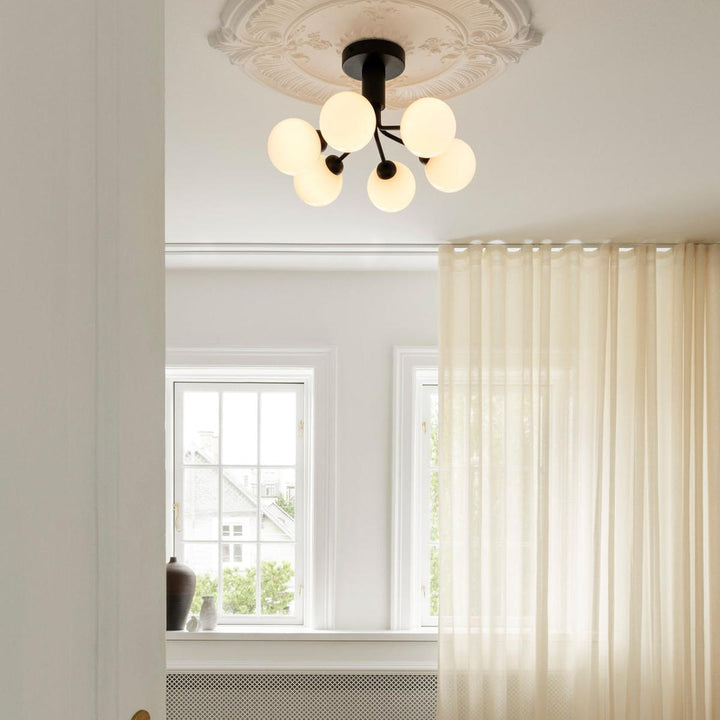 Nuura Apiales 6 ceiling - Satengsort / Opal glass - Nua__2059007 - Lightup.no