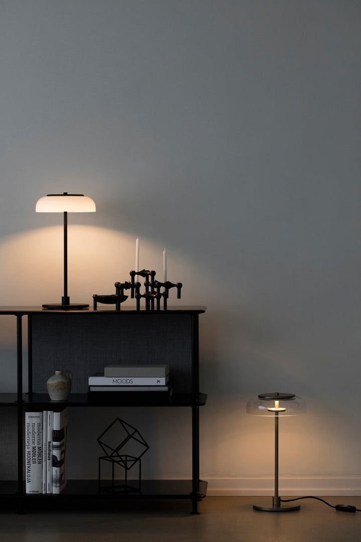 Nuura Blossi bordlampe - svart-Bordlamper-Nuura-Svart-Nua__2028006-Lightup.no