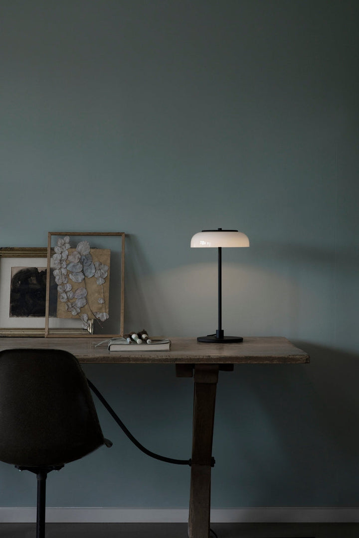 Nuura Blossi bordlampe - svart-Bordlamper-Nuura-Svart-Nua__2028006-Lightup.no