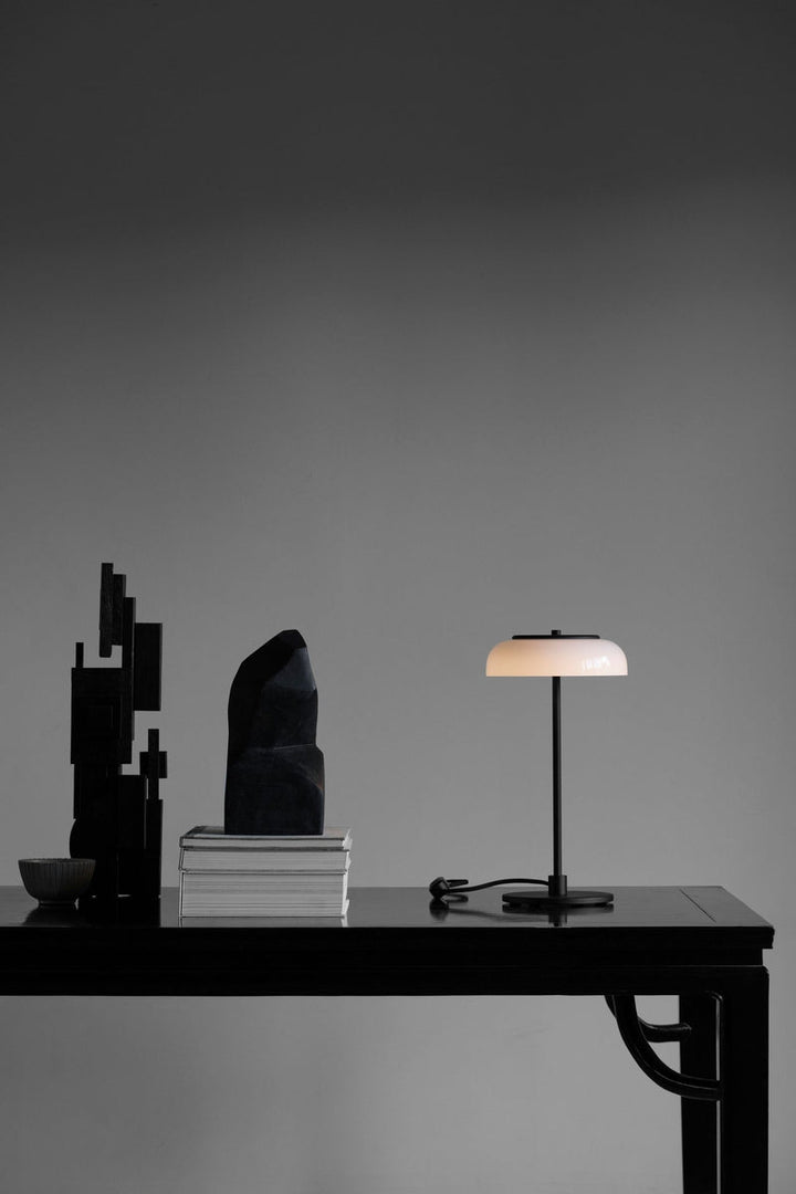 Nuura Blossi bordlampe - svart-Bordlamper-Nuura-Svart-Nua__2028006-Lightup.no