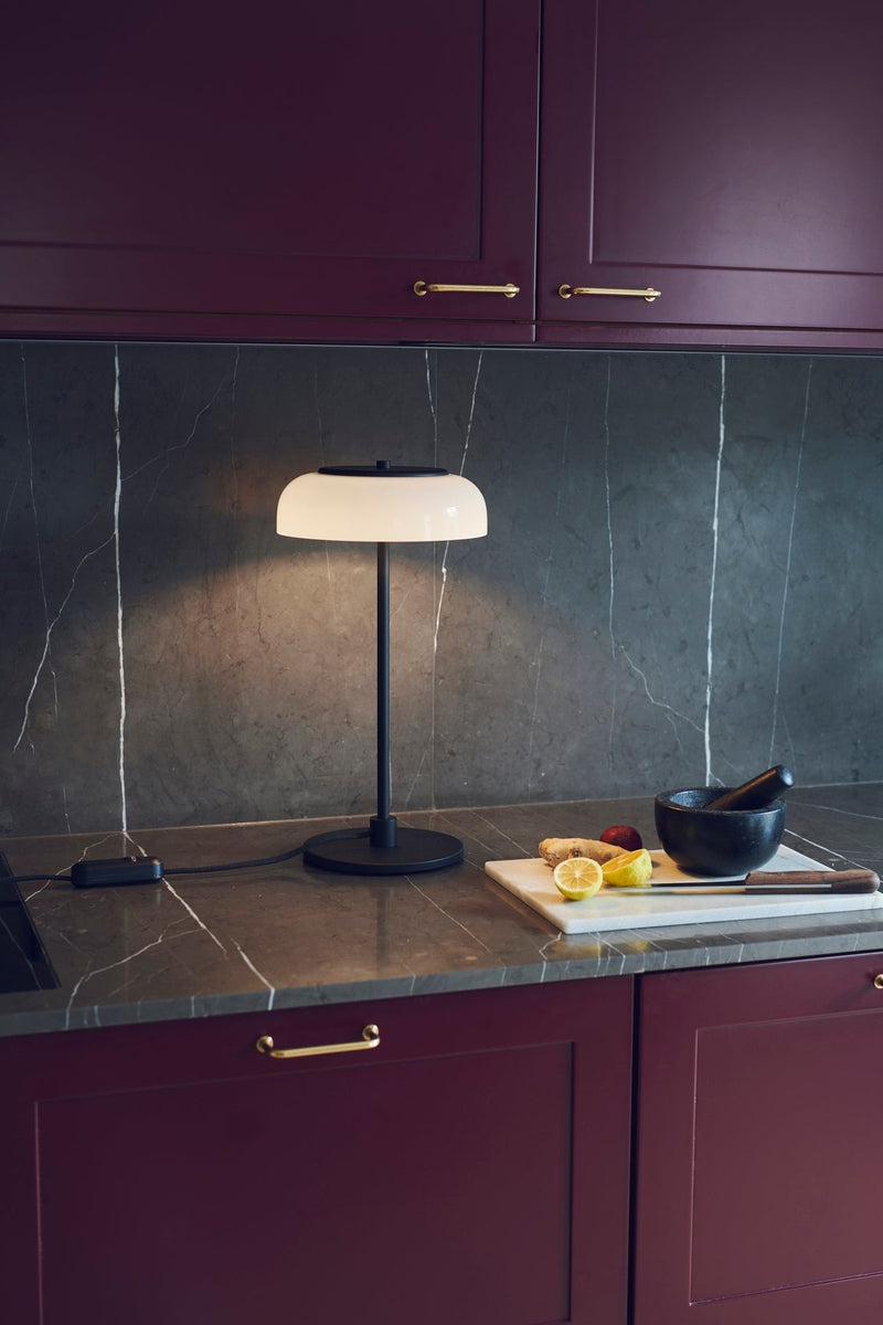 Nuura Blossi bordlampe - svart-Bordlamper-Nuura-Svart-Nua__2028006-Lightup.no