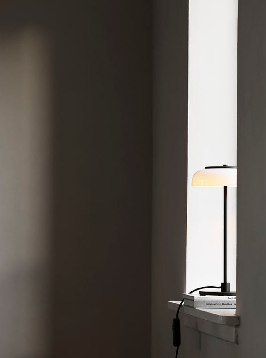 Nuura Blossi bordlampe - svart-Bordlamper-Nuura-Svart-Nua__2028010-Lightup.no
