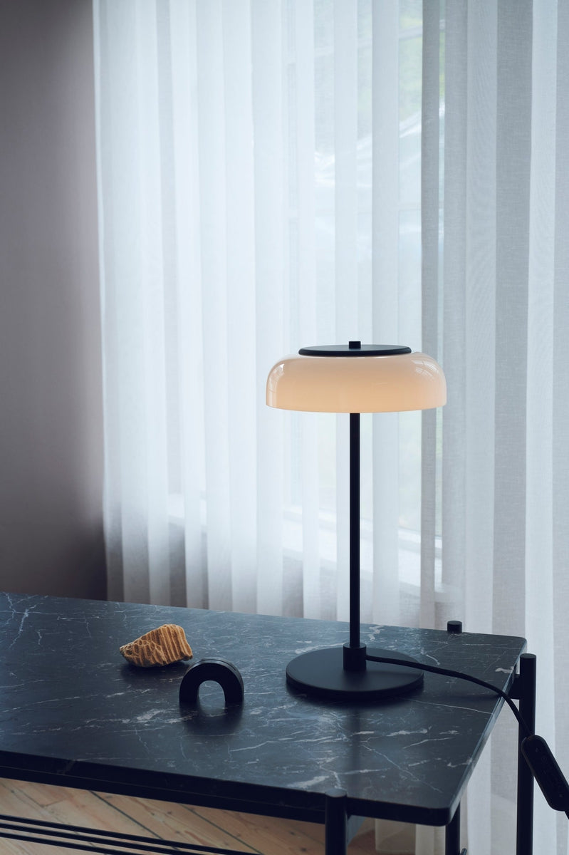 Nuura Blossi bordlampe - Svart - Nua__2028010 - Lightup.no