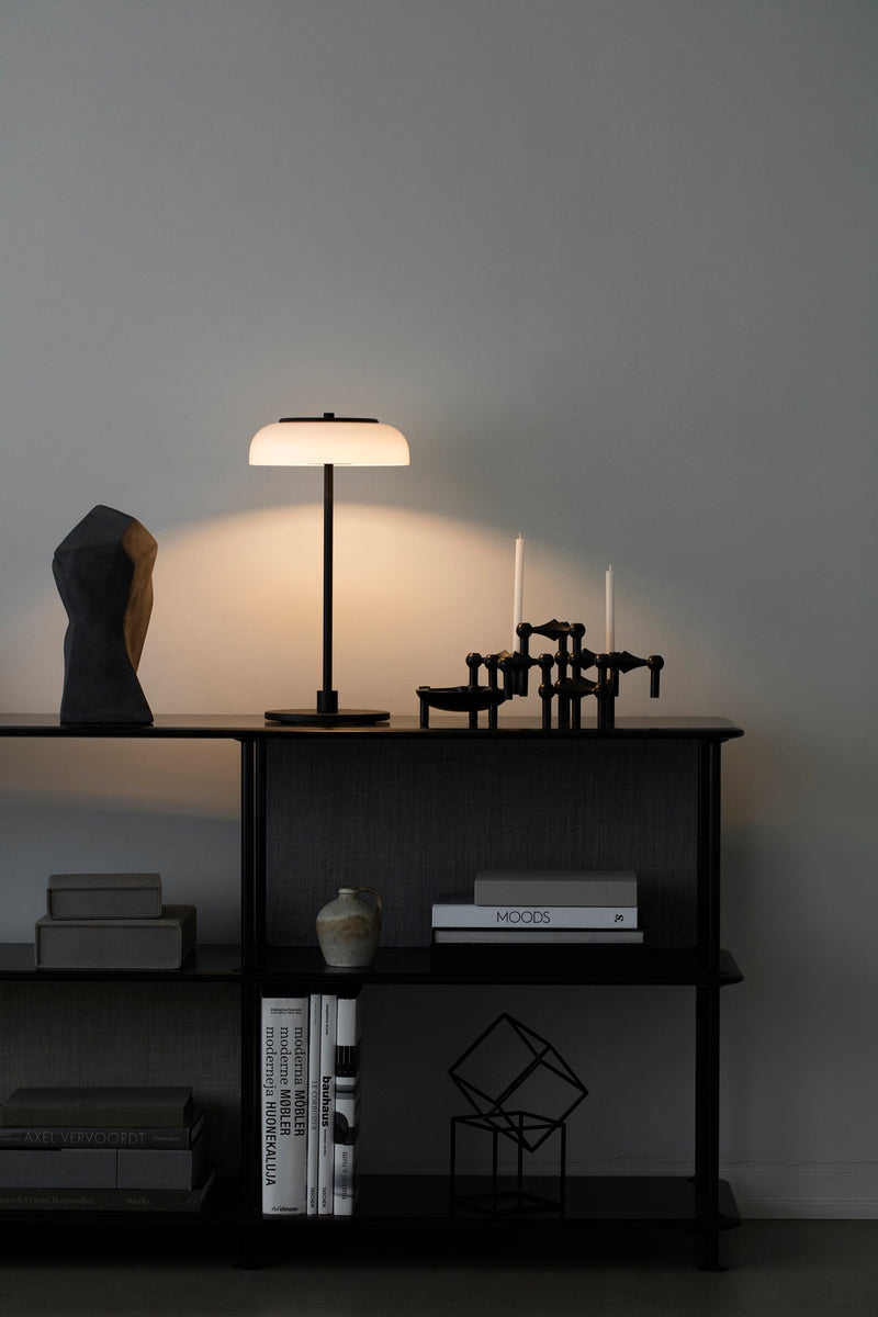 Nuura Blossi bordlampe - svart-Bordlamper-Nuura-Svart-Nua__2028010-Lightup.no