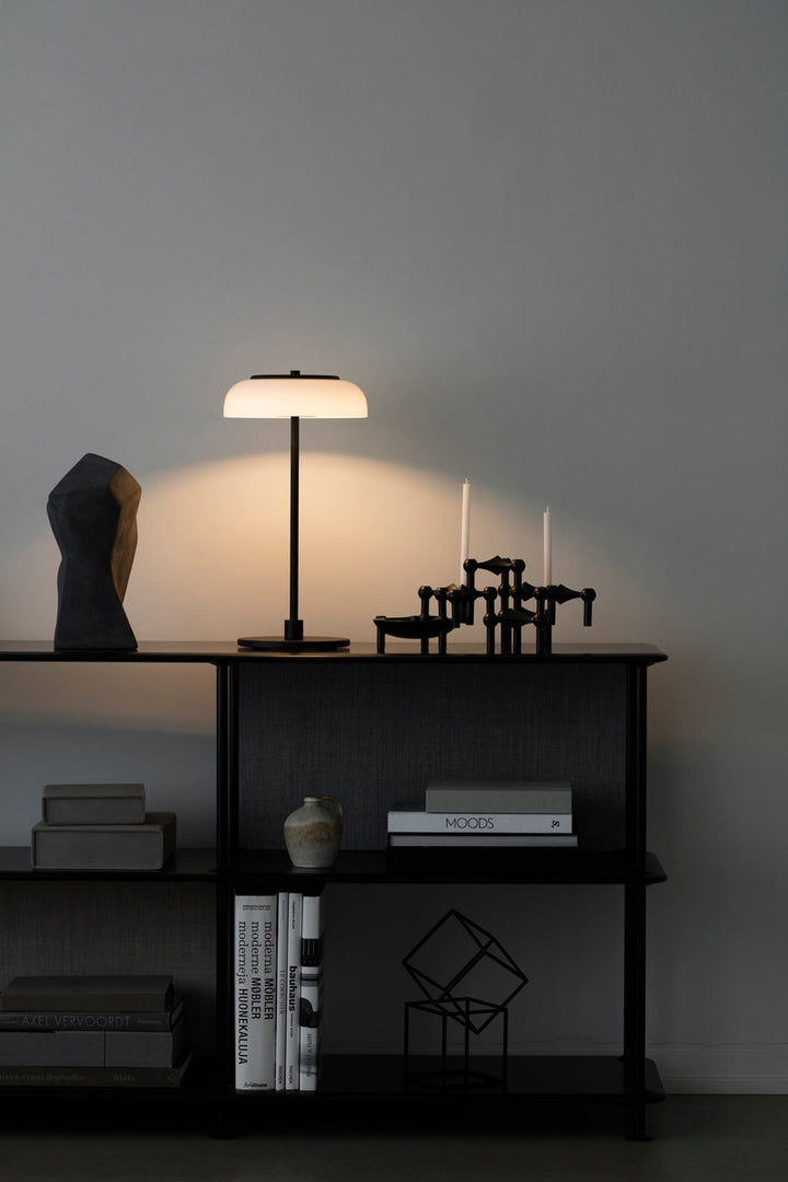 Nuura Blossi bordlampe - svart-Bordlamper-Nuura-Svart-Nua__2028010-Lightup.no
