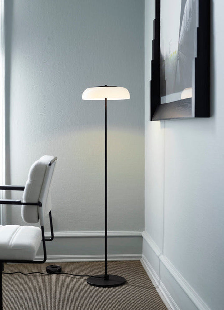 Nuura Blossi gulvlampe svart-Gulvlamper-Nuura-Svart-Nua__2027007-Lightup.no
