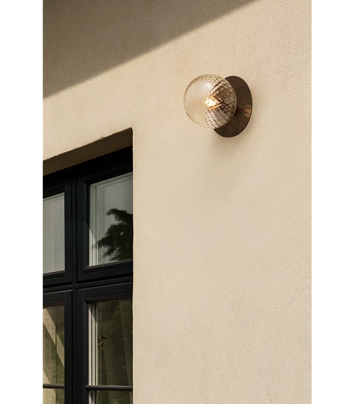 Nuura Liila 1 utendørslampe - mørk bronse/optic-Utebelysning vegg klassisk-Nuura-Bronse-Nua__2046010-Lightup.no
