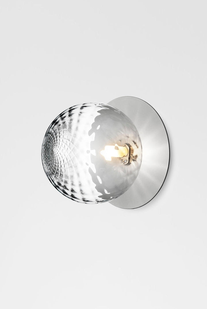 Nuura Liila 1 vegglampe/taklampe - large - light silver/optic glass-Vegglamper-Nuura-Krom-Nua__2046007-Lightup.no