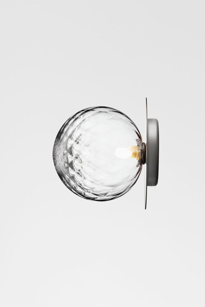 Nuura Liila 1 vegglampe/taklampe - large - light silver/optic glass-Vegglamper-Nuura-Krom-Nua__2046007-Lightup.no
