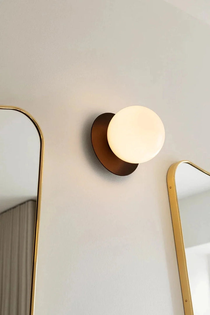 Nuura Liila 1 vegglampe/taklampe - medium-Vegglamper-Nuura-Bronse / Opal-Nua__2046036-Lightup.no