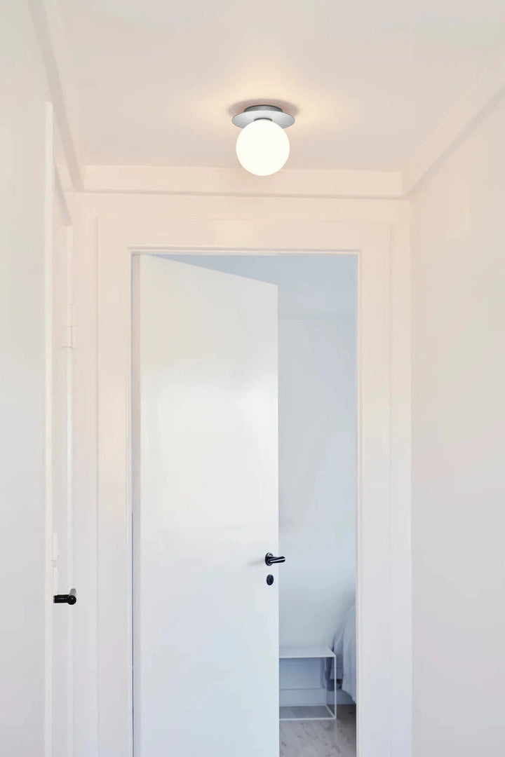 Nuura Liila 1 vegglampe/taklampe - medium - light silver / opal-Vegglamper-Nuura-Krom / Opal-Nua__2046004-Lightup.no