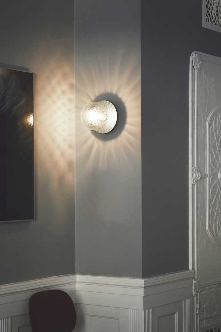 Nuura Liila 1 vegglampe/taklampe - medium - light silver / optikk-Vegglamper-Nuura-Krom-Nua__2046003-Lightup.no