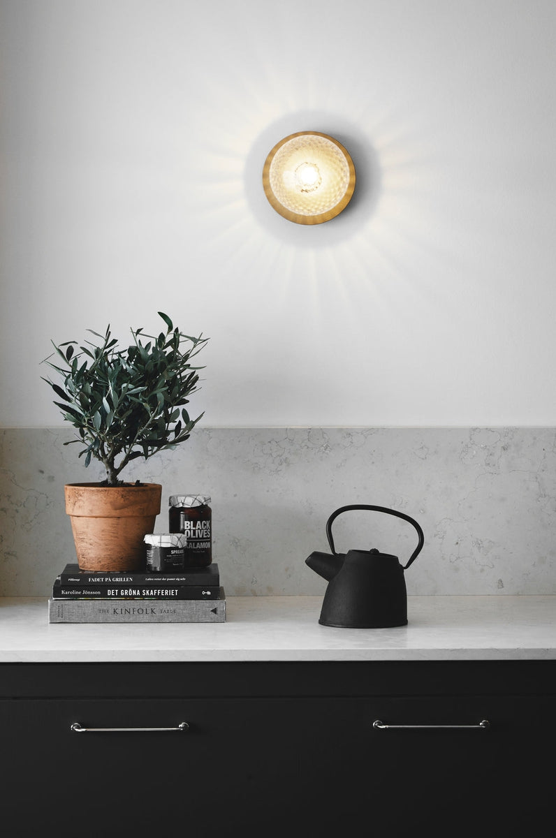 Nuura Liila 1 vegglampe/taklampe - medium - nordic gold / optikk-Vegglamper-Nuura-Bronse / Messing-Nua__2046001-Lightup.no
