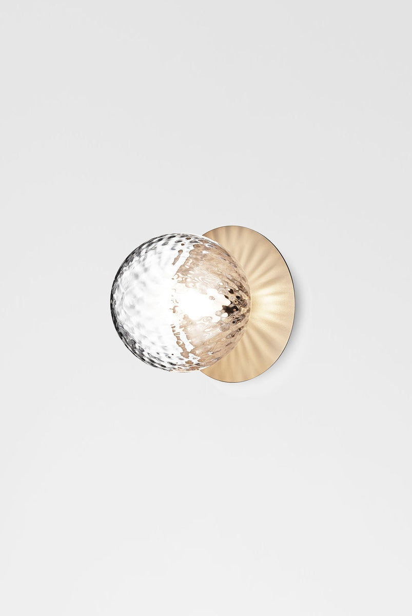 Nuura Liila 1 vegglampe/taklampe - medium - nordic gold / optikk-Vegglamper-Nuura-Bronse / Messing-Nua__2046001-Lightup.no