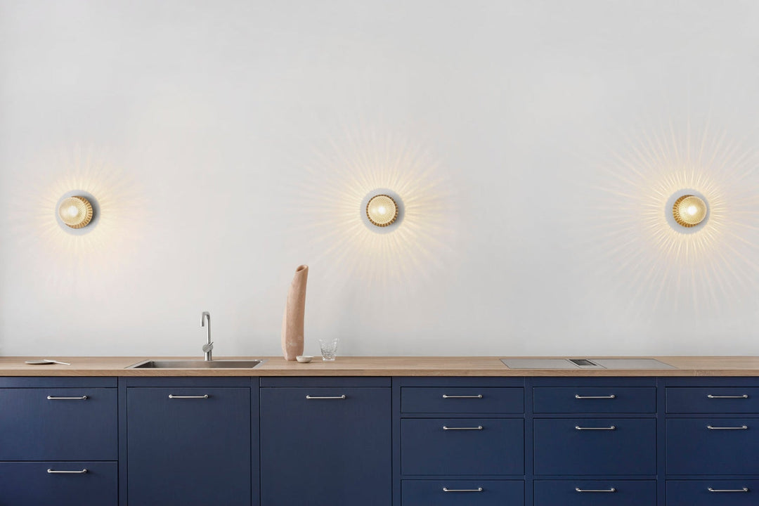 Nuura Liila 1 vegglampe/taklampe - medium - nordic gold / optikk-Vegglamper-Nuura-Bronse / Messing-Nua__2046001-Lightup.no