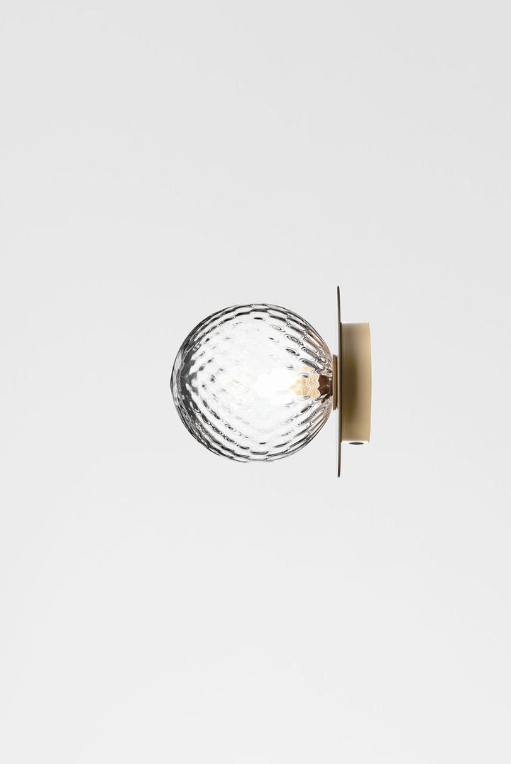 Nuura Liila 1 vegglampe/taklampe - medium - nordic gold / optikk-Vegglamper-Nuura-Bronse / Messing-Nua__2046001-Lightup.no