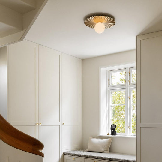 Nuura Liila Muuse vegglampe/taklampe - medium-Vegglamper-Nuura-Messing / Opal-Nua__2046069-Lightup.no