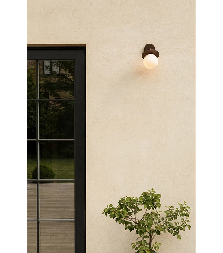 Nuura Liila utendørslampe - bronse/opal-Utebelysning vegg klassisk-Nuura-Bronse / Opal-Nua__2045001-Lightup.no