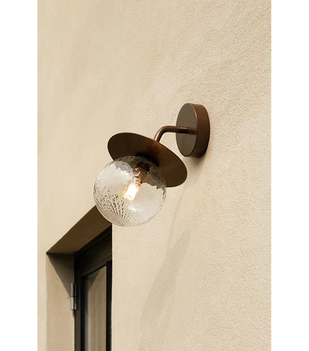 Nuura Liila utendørslampe - bronse/optikk-Utebelysning vegg klassisk-Nuura-Nua__2045002-Lightup.no