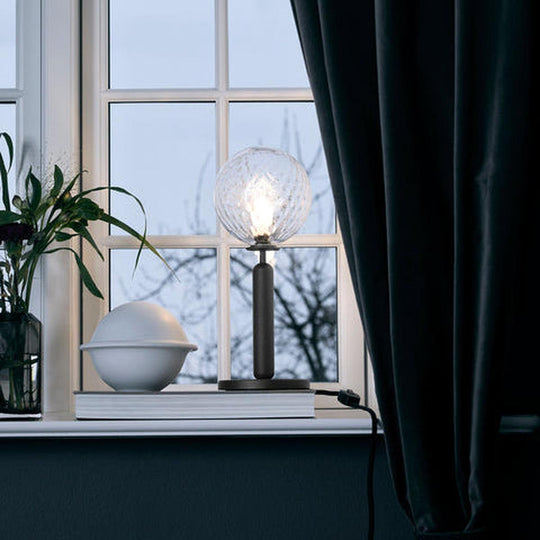 Nuura Miira bordlampe-Bordlamper-Nuura-Svart / Optikk-Nua__2038001-Lightup.no