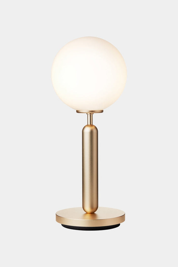 Nuura Miira bordlampe messing / opal-Bordlamper-Nuura-Messing-Nua__2038004-Lightup.no