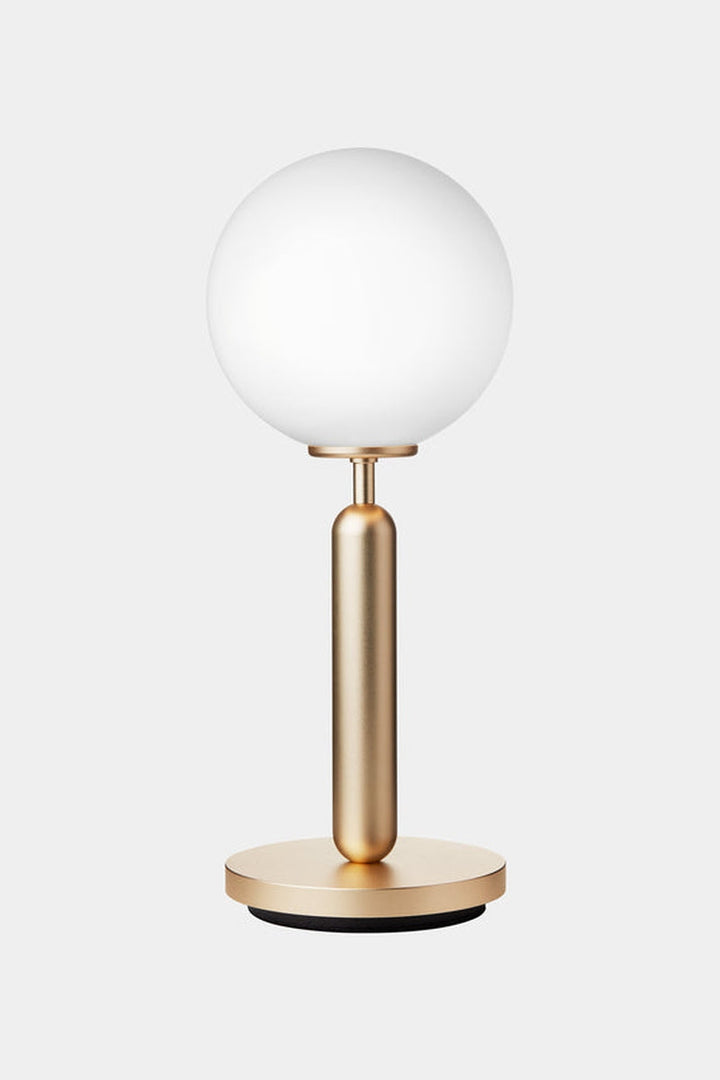 Nuura Miira bordlampe messing / opal-Bordlamper-Nuura-Messing-Nua__2038004-Lightup.no