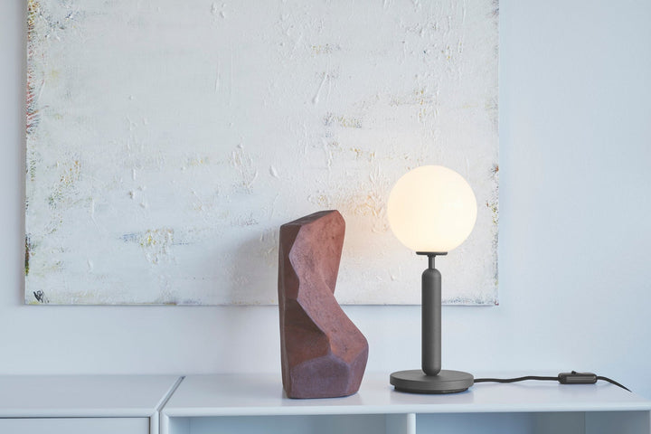 Nuura Miira bordlampe svart / opal-Bordlamper-Nuura-Svart / Opal-Nua__2038002-Lightup.no