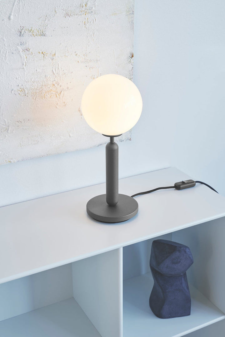 Nuura Miira bordlampe svart / opal-Bordlamper-Nuura-Svart / Opal-Nua__2038002-Lightup.no