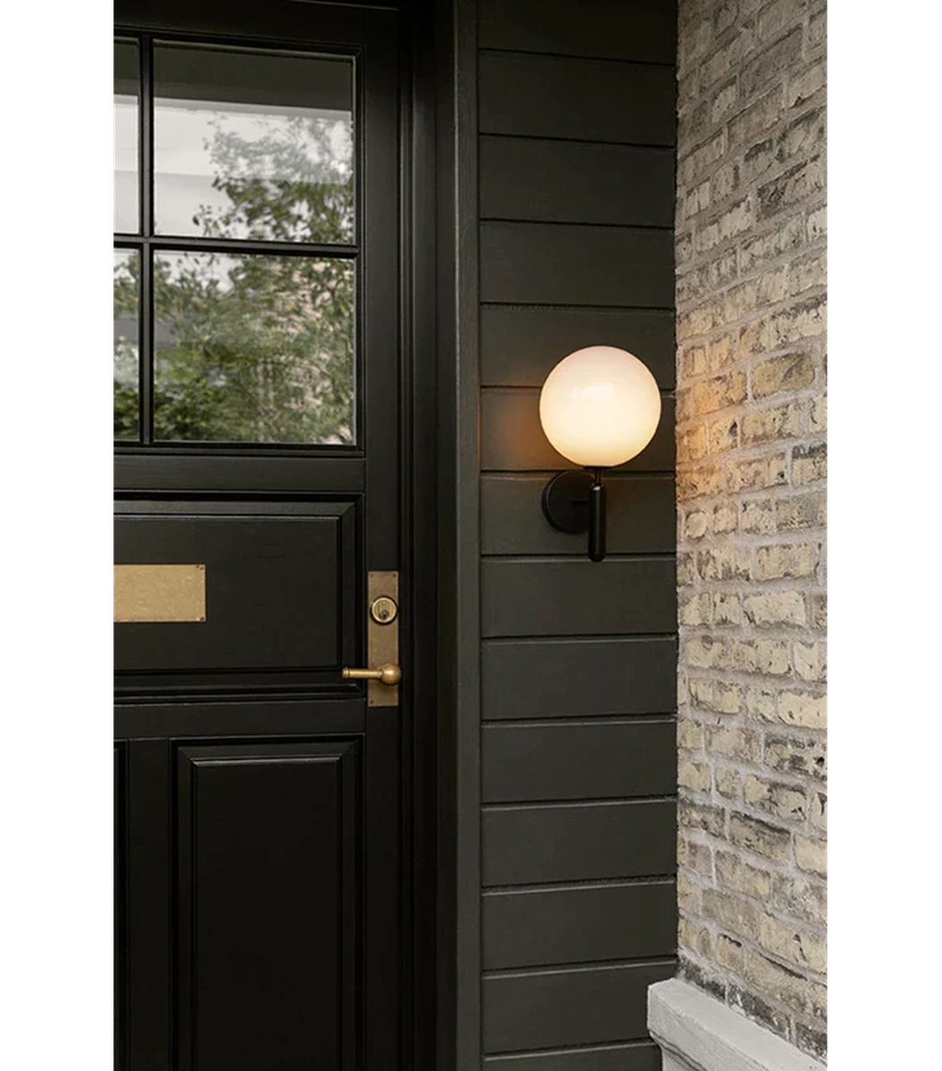 Nuura Miira utendørslampe - svart / opal-Utebelysning vegg klassisk-Nuura-Svart / Opal-Nua__2035006-Lightup.no