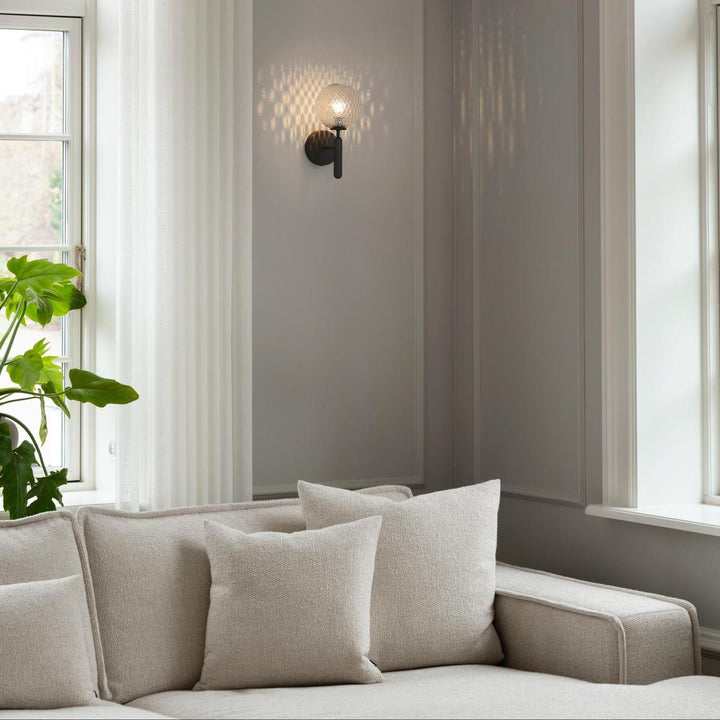 Nuura Miira vegglampe-Vegglamper-Nuura-Svart / Optikk-Nua__2035001-Lightup.no