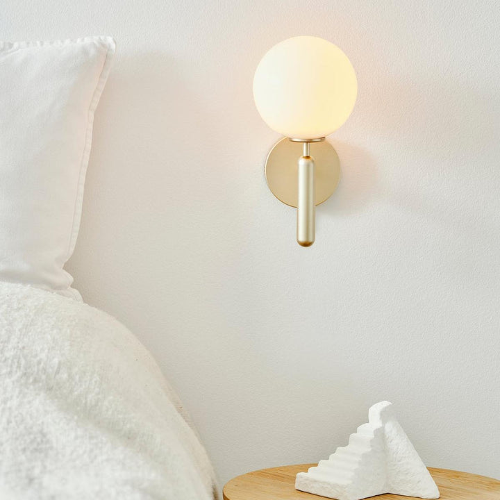 Nuura Miira vegglampe-Vegglamper-Nuura-Messing / Opal-Nua__2035004-Lightup.no