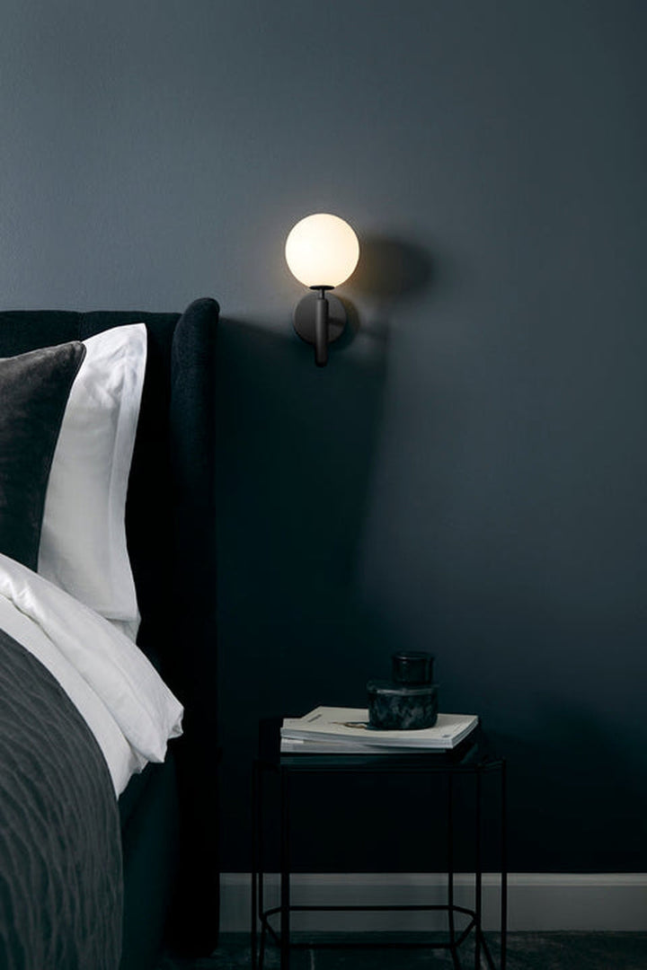 Nuura Miira vegglampe svart / opal-Vegglamper-Nuura-Svart / Opal-Nua__2035002-Lightup.no