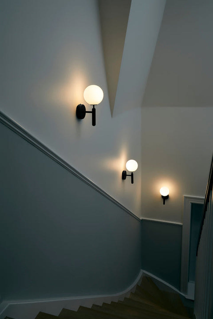 Nuura Miira vegglampe svart / opal-Vegglamper-Nuura-Svart / Opal-Nua__2035002-Lightup.no