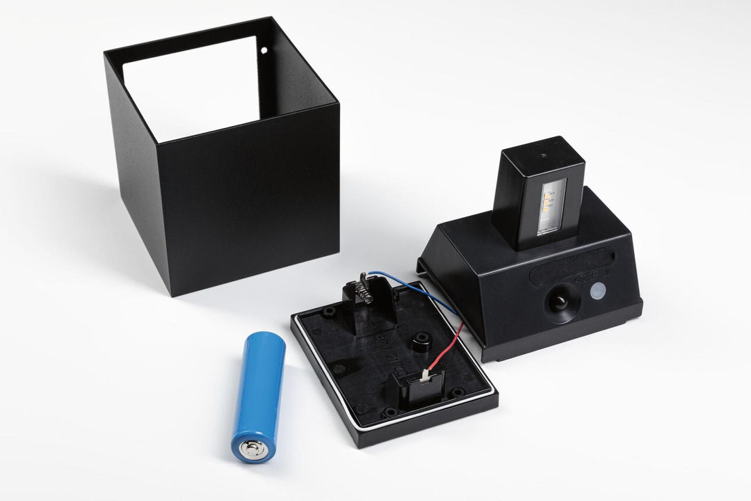 Nyara oppladbar vegglampe opp/ned lys med sensor-Utebelysning vegg opp og ned-Paulmann-Svart-PL-71282-Lightup.no