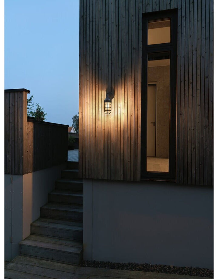 Olba vegglampe utendørs IP44-Utebelysning vegg klassisk-Konstsmide-Svart-7355-750-Lightup.no