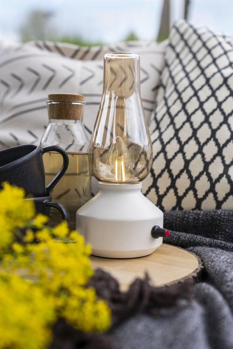 Oppladbar bordlampe med røykfarget glass og dimmer – IP44-Utebelysning Hagebelysning-Konstsmide-Hvit-4130-205-Lightup.no