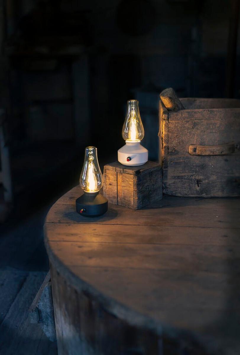 Oppladbar bordlampe med røykfarget glass og dimmer – IP44-Utebelysning Hagebelysning-Konstsmide-Hvit-4130-205-Lightup.no