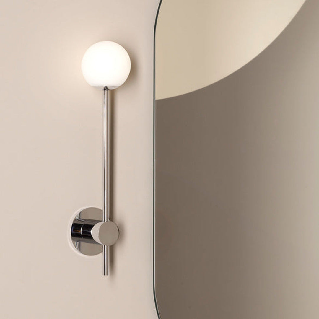 Orb Single vegglampe IP44 G9-Baderomsbelysning vegglamper-Astro Lighting-Svart / Opal-Asg__1424004-Lightup.no