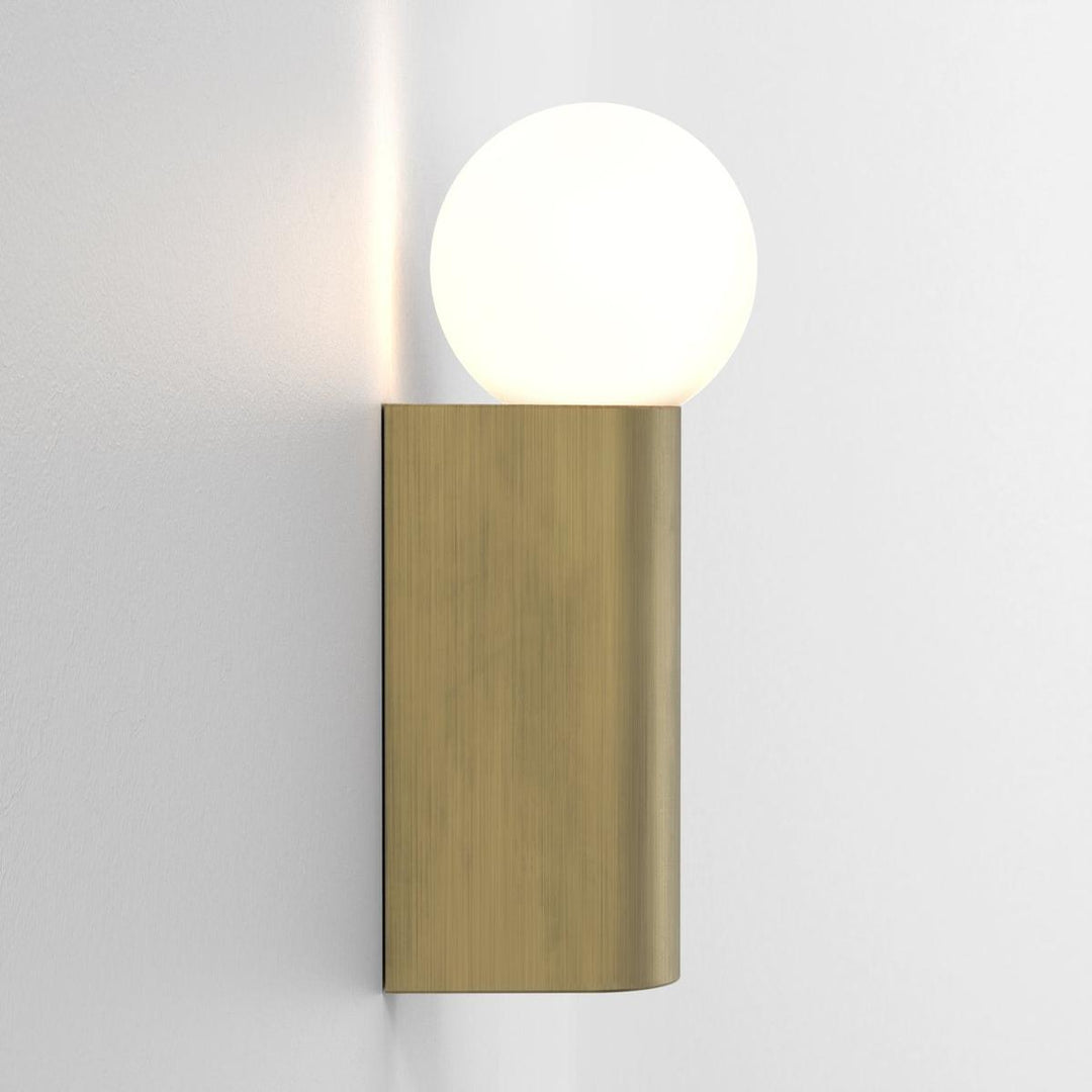 Ortona Single vegglampe IP44-Baderomsbelysning vegglamper-Astro Lighting-Svart / Opal-Asg__1459005-Lightup.no