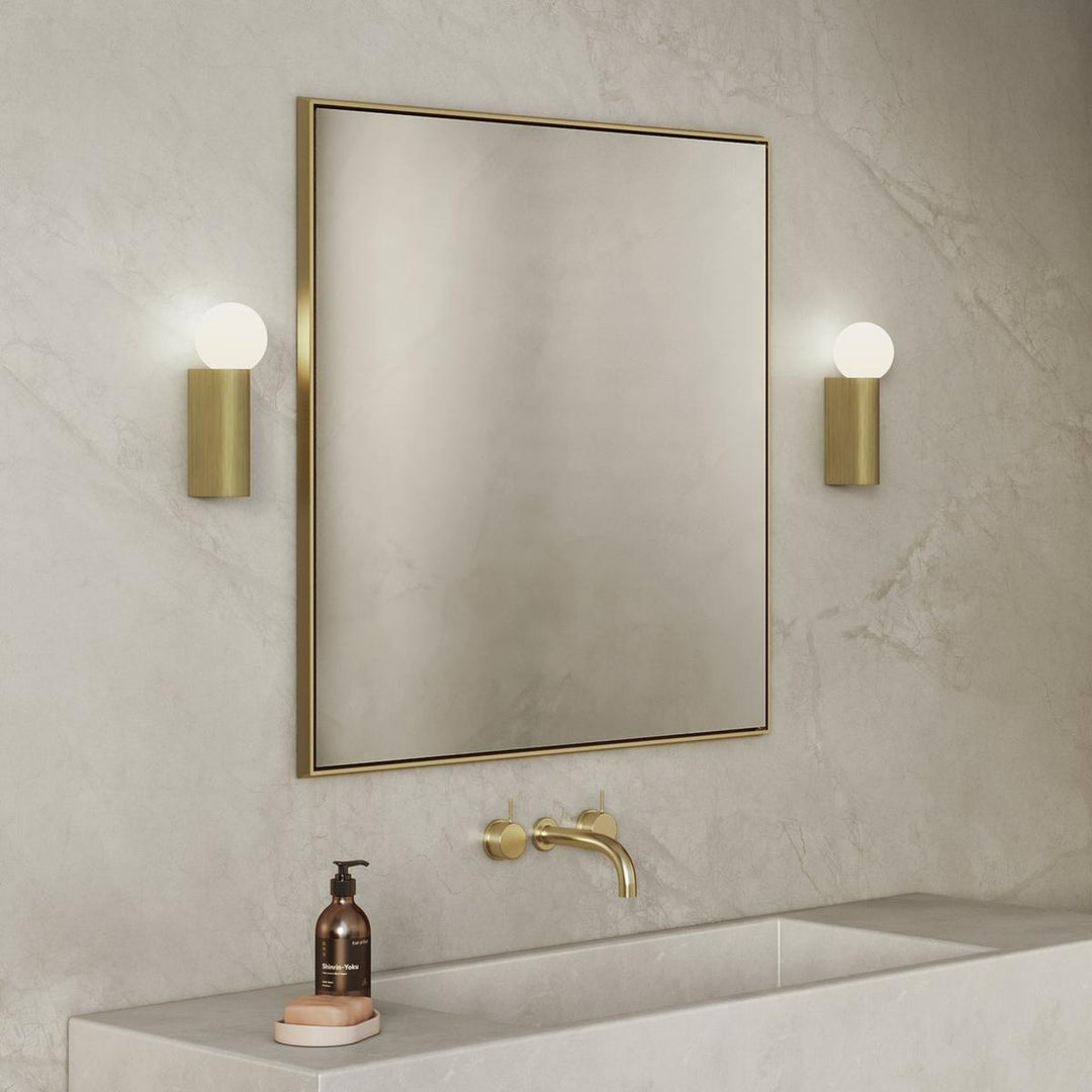 Ortona Single vegglampe IP44-Baderomsbelysning vegglamper-Astro Lighting-Svart / Opal-Asg__1459005-Lightup.no