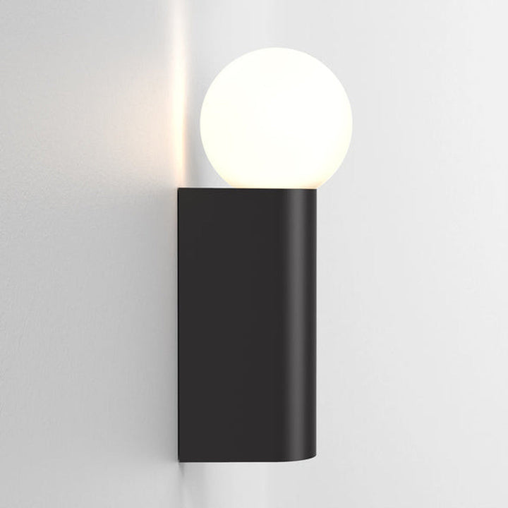 Ortona Single vegglampe IP44-Baderomsbelysning vegglamper-Astro Lighting-Svart / Opal-Asg__1459005-Lightup.no