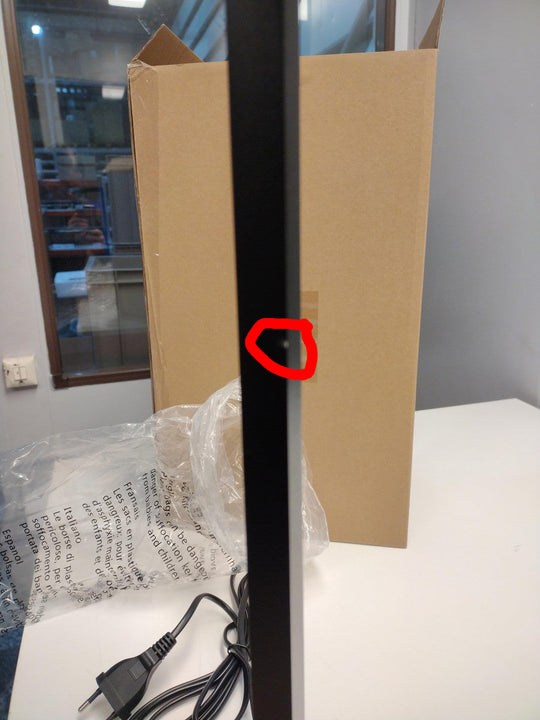 Oz K1 bordlampe - Svart/Gullfarget - B-vare-Bordlamper-NorDesign-Svart / Gull-74490105-bvare-Lightup.no