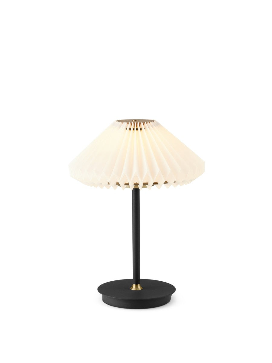 Paris to go bærbar bordlampe-Bordlamper-Halo Designs-Messing-5705639744930-Lightup.no