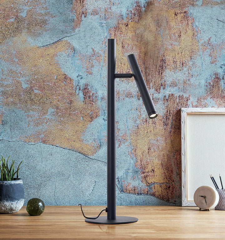 Pen bordlampe-Bordlamper-Design by Grönlund-Svart-Lightup.no