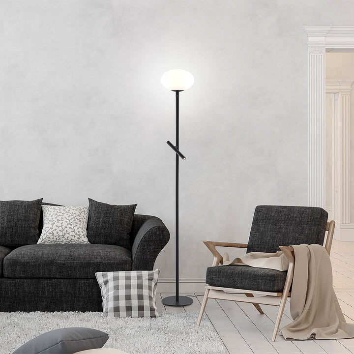 Pen gulvlampe-Gulvlamper-Design by Grönlund-Svart-Lightup.no