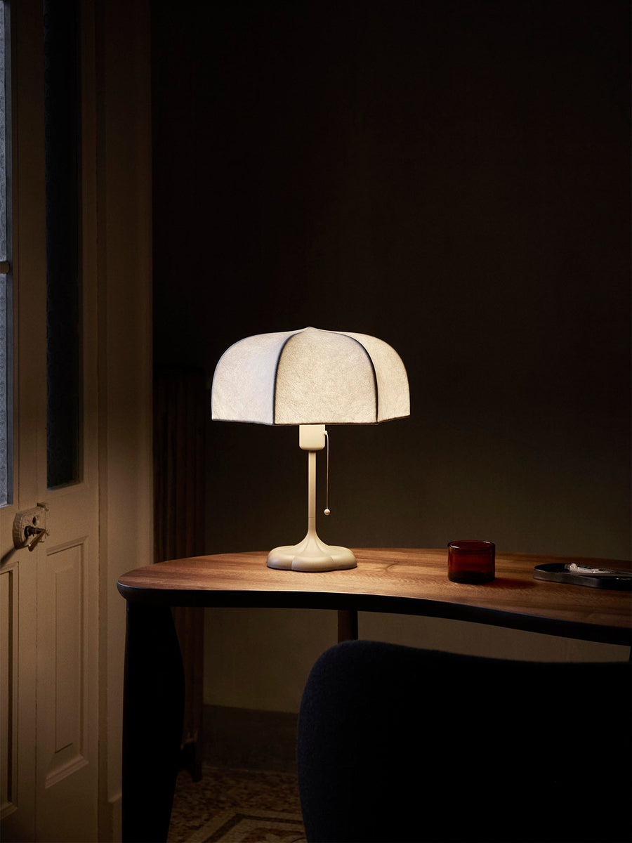 Poem bordlampe - hvit/cashmere-Bordlamper-Ferm Living-Hvit / Cashmere-Feg__1104267054-Lightup.no