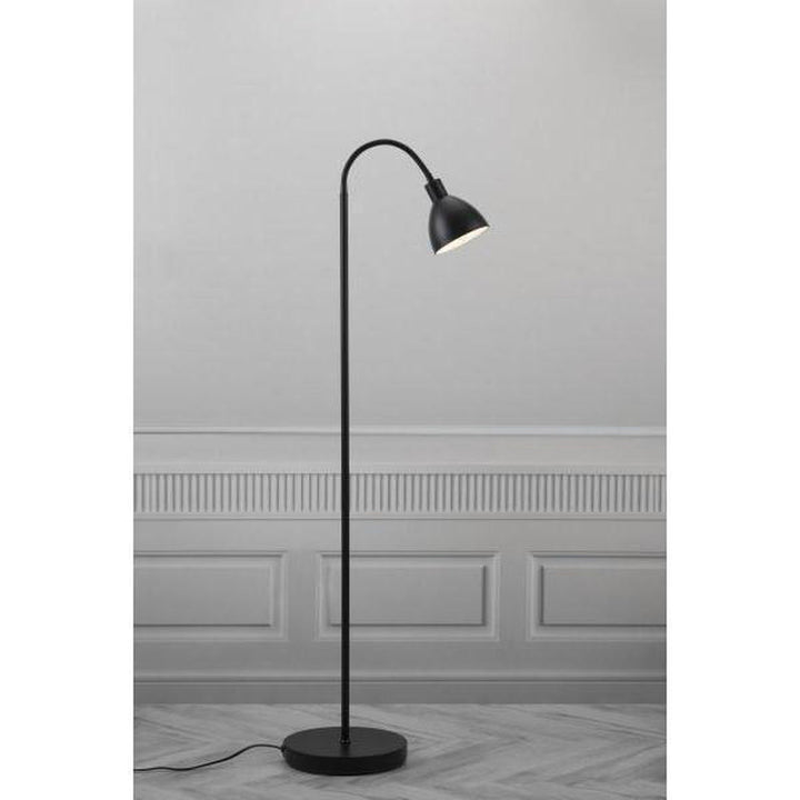 Ray Enkel gulvlampe-Gulvlamper-Nordlux-Svart-63214003-Lightup.no